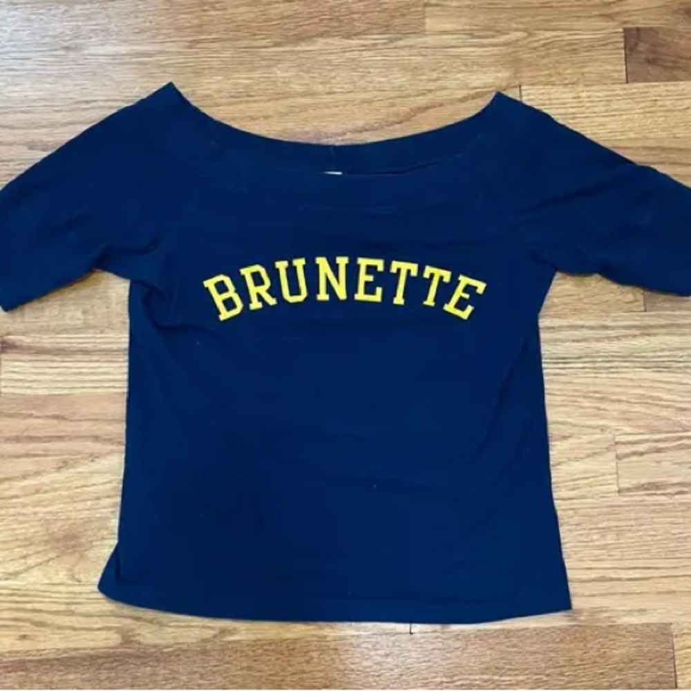 ISO NOT SELLING Abercrombie & Fitch Navy Tee with Yellow Print